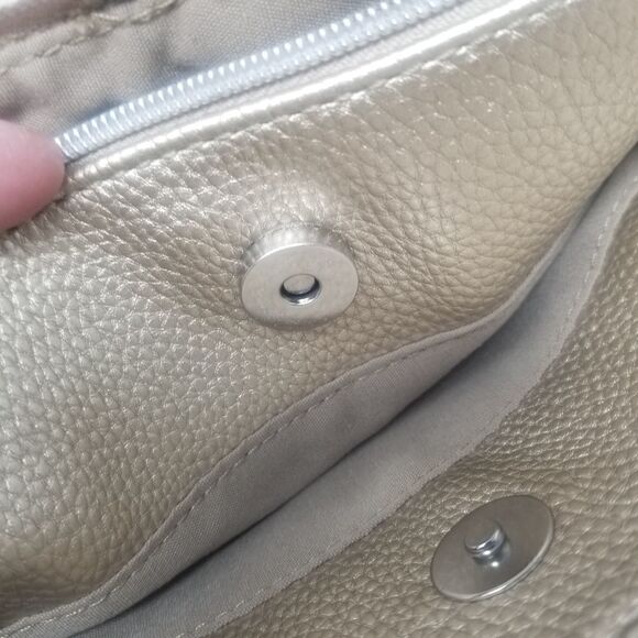 Kenneth Cole Reaction Faux Leather Crossbody Bag. - Picture 14 of 14